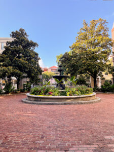 The Ultimate Guide to Charleston, South Carolina - Do as Dreamers Do | The historic, charming town of Charleston is known for its unique architecture, incredible food, rich history, and beauty. #charleston #charlestonsc #charlestonrestaurants #travel guides Charleston South Carolina | Charleston SC | Charleston Travel Guide | Guide to Charleston | Charleston Restaurants | Things to do in Charleston | Where to Stay in Charleston | a weekend in Charleston | south carolina travel | southeast travel 