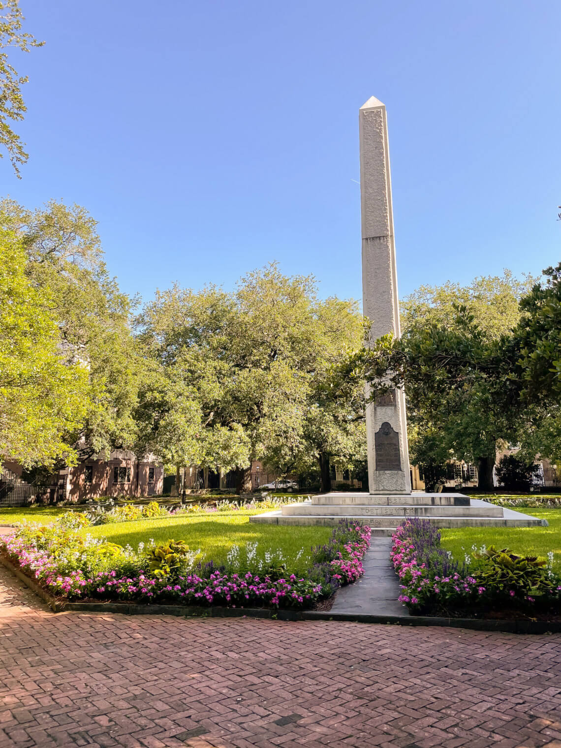 The Ultimate Guide to Charleston, South Carolina - Do as Dreamers Do | The historic, charming town of Charleston is known for its unique architecture, incredible food, rich history, and beauty. #charleston #charlestonsc #charlestonrestaurants #travel guides Charleston South Carolina | Charleston SC | Charleston Travel Guide | Guide to Charleston | Charleston Restaurants | Things to do in Charleston | Where to Stay in Charleston | a weekend in Charleston | south carolina travel | southeast travel