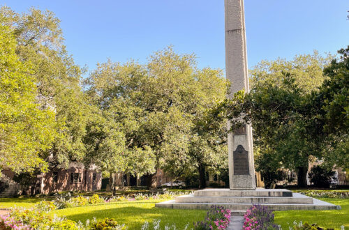 The Ultimate Guide to Charleston, South Carolina - Do as Dreamers Do | The historic, charming town of Charleston is known for its unique architecture, incredible food, rich history, and beauty. #charleston #charlestonsc #charlestonrestaurants #travel guides Charleston South Carolina | Charleston SC | Charleston Travel Guide | Guide to Charleston | Charleston Restaurants | Things to do in Charleston | Where to Stay in Charleston | a weekend in Charleston | south carolina travel | southeast travel