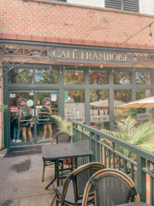 The Ultimate Guide to Charleston, South Carolina - Do as Dreamers Do | The historic, charming town of Charleston is known for its unique architecture, incredible food, rich history, and beauty. #charleston #charlestonsc #charlestonrestaurants #travel guides Charleston South Carolina | Charleston SC | Charleston Travel Guide | Guide to Charleston | Charleston Restaurants | Things to do in Charleston | Where to Stay in Charleston | a weekend in Charleston | south carolina travel | southeast travel 