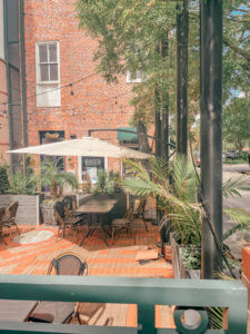 The Ultimate Guide to Charleston, South Carolina - Do as Dreamers Do | The historic, charming town of Charleston is known for its unique architecture, incredible food, rich history, and beauty. #charleston #charlestonsc #charlestonrestaurants #travel guides Charleston South Carolina | Charleston SC | Charleston Travel Guide | Guide to Charleston | Charleston Restaurants | Things to do in Charleston | Where to Stay in Charleston | a weekend in Charleston | south carolina travel | southeast travel 