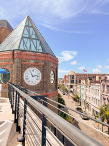 The Ultimate Guide to Charleston, South Carolina - Do as Dreamers Do | The historic, charming town of Charleston is known for its unique architecture, incredible food, rich history, and beauty. #charleston #charlestonsc #charlestonrestaurants #travel guides Charleston South Carolina | Charleston SC | Charleston Travel Guide | Guide to Charleston | Charleston Restaurants | Things to do in Charleston | Where to Stay in Charleston | a weekend in Charleston | south carolina travel | southeast travel 