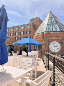 The Ultimate Guide to Charleston, South Carolina - Do as Dreamers Do | The historic, charming town of Charleston is known for its unique architecture, incredible food, rich history, and beauty. #charleston #charlestonsc #charlestonrestaurants #travel guides Charleston South Carolina | Charleston SC | Charleston Travel Guide | Guide to Charleston | Charleston Restaurants | Things to do in Charleston | Where to Stay in Charleston | a weekend in Charleston | south carolina travel | southeast travel 