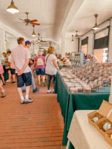 The Ultimate Guide to Charleston, South Carolina - Do as Dreamers Do | The historic, charming town of Charleston is known for its unique architecture, incredible food, rich history, and beauty. #charleston #charlestonsc #charlestonrestaurants #travel guides Charleston South Carolina | Charleston SC | Charleston Travel Guide | Guide to Charleston | Charleston Restaurants | Things to do in Charleston | Where to Stay in Charleston | a weekend in Charleston | south carolina travel | southeast travel 