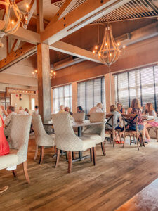 The Ultimate Guide to Charleston, South Carolina - Do as Dreamers Do | The historic, charming town of Charleston is known for its unique architecture, incredible food, rich history, and beauty. #charleston #charlestonsc #charlestonrestaurants #travel guides Charleston South Carolina | Charleston SC | Charleston Travel Guide | Guide to Charleston | Charleston Restaurants | Things to do in Charleston | Where to Stay in Charleston | a weekend in Charleston | south carolina travel | southeast travel 