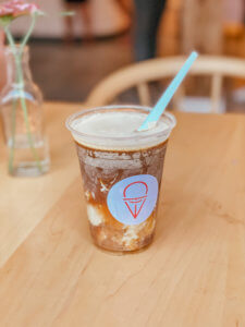 The Ultimate Guide to Charleston, South Carolina - Do as Dreamers Do | The historic, charming town of Charleston is known for its unique architecture, incredible food, rich history, and beauty. #charleston #charlestonsc #charlestonrestaurants #travel guides Charleston South Carolina | Charleston SC | Charleston Travel Guide | Guide to Charleston | Charleston Restaurants | Things to do in Charleston | Where to Stay in Charleston | a weekend in Charleston | south carolina travel | southeast travel 