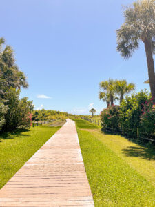 The Ultimate Guide to Charleston, South Carolina - Do as Dreamers Do | The historic, charming town of Charleston is known for its unique architecture, incredible food, rich history, and beauty. #charleston #charlestonsc #charlestonrestaurants #travel guides Charleston South Carolina | Charleston SC | Charleston Travel Guide | Guide to Charleston | Charleston Restaurants | Things to do in Charleston | Where to Stay in Charleston | a weekend in Charleston | south carolina travel | southeast travel 