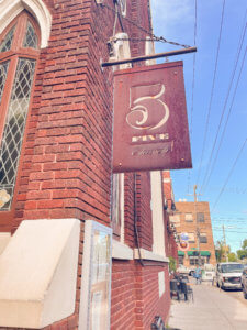 The Ultimate Guide to Charleston, South Carolina - Do as Dreamers Do | The historic, charming town of Charleston is known for its unique architecture, incredible food, rich history, and beauty. #charleston #charlestonsc #charlestonrestaurants #travel guides Charleston South Carolina | Charleston SC | Charleston Travel Guide | Guide to Charleston | Charleston Restaurants | Things to do in Charleston | Where to Stay in Charleston | a weekend in Charleston | south carolina travel | southeast travel 