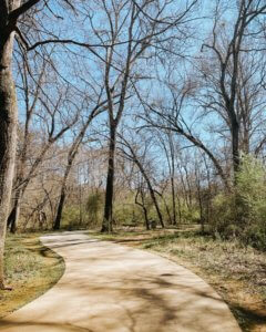 Sharing my Friday Favorites for the week of 03/18/22! My Friday favorites include Hokas, the library, Garden City by John Mark Comer, Celsius, teriyaki turkey bowls, Survivor, new podcasts and new playlists!