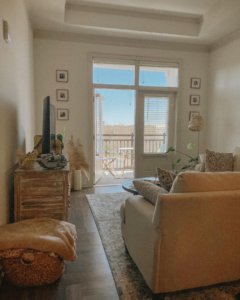 Sharing my Friday Favorites for the week of 03/18/22! My Friday favorites include Hokas, the library, Garden City by John Mark Comer, Celsius, teriyaki turkey bowls, Survivor, new podcasts and new playlists!