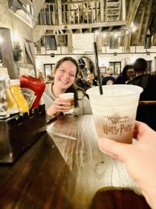 Best Tips for Visiting the Wizarding World of Harry Potter in Orlando Florida for the first time! Everything you need to know including what ticket to buy, what rides to prioritize, and what butterbeer to try! Universal Studios Orlando | Islands of Adventure | Harry Potter Land | Harry Potter World | Hagrid’s Magical Creatures Motorbike Adventure | Hogsmeade | Diagon Alley | Butterbeer ice cream | Harry Potter and the Forbidden Journey | Hogwarts Express | First time guide | first time tips |