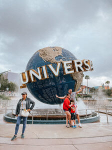 Best Tips for Visiting the Wizarding World of Harry Potter in Orlando Florida for the first time! Everything you need to know including what ticket to buy, what rides to prioritize, and what butterbeer to try! Universal Studios Orlando | Islands of Adventure | Harry Potter Land | Harry Potter World | Hagrid’s Magical Creatures Motorbike Adventure | Hogsmeade | Diagon Alley | Butterbeer ice cream | Harry Potter and the Forbidden Journey | Hogwarts Express | First time guide | first time tips |